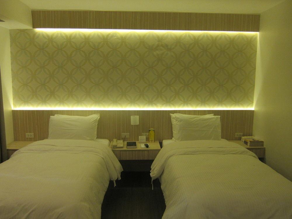 The Charter House Hotell Makati City Exteriör bild