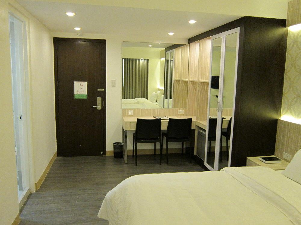 The Charter House Hotell Makati City Exteriör bild