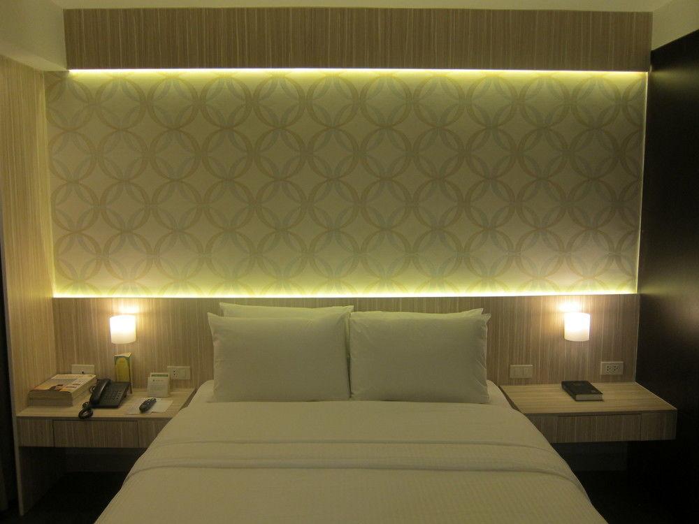 The Charter House Hotell Makati City Exteriör bild