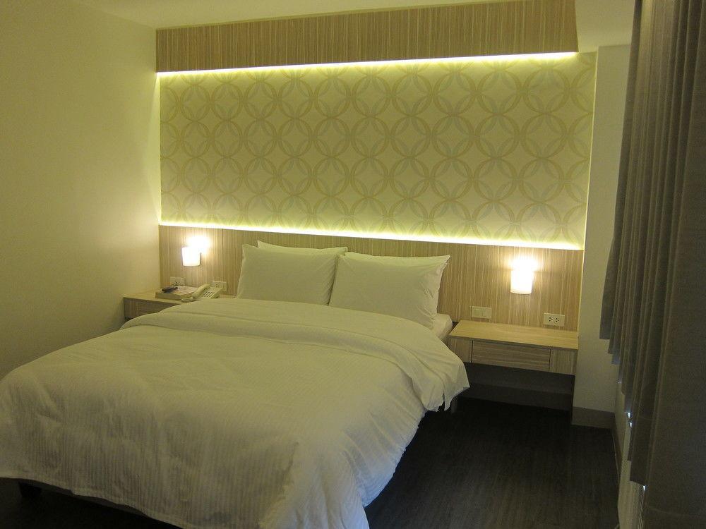The Charter House Hotell Makati City Exteriör bild