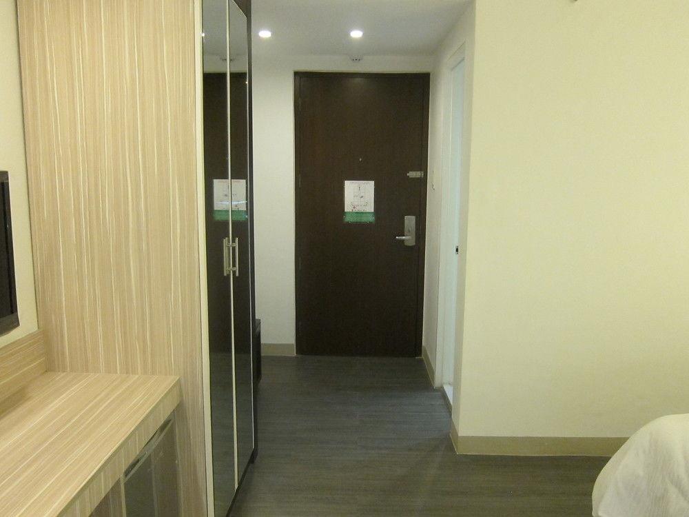 The Charter House Hotell Makati City Exteriör bild