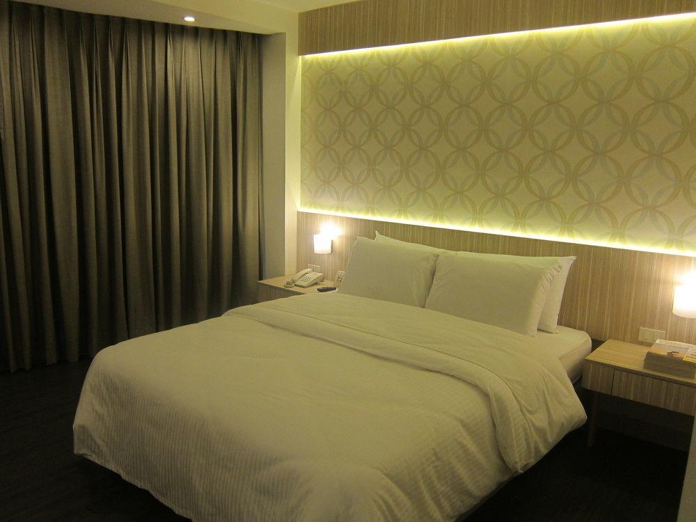 The Charter House Hotell Makati City Exteriör bild