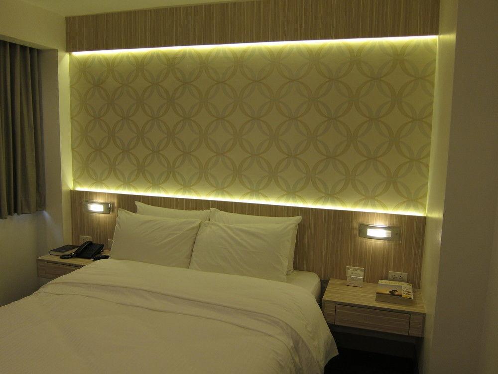 The Charter House Hotell Makati City Exteriör bild