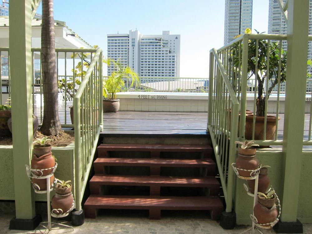 The Charter House Hotell Makati City Exteriör bild