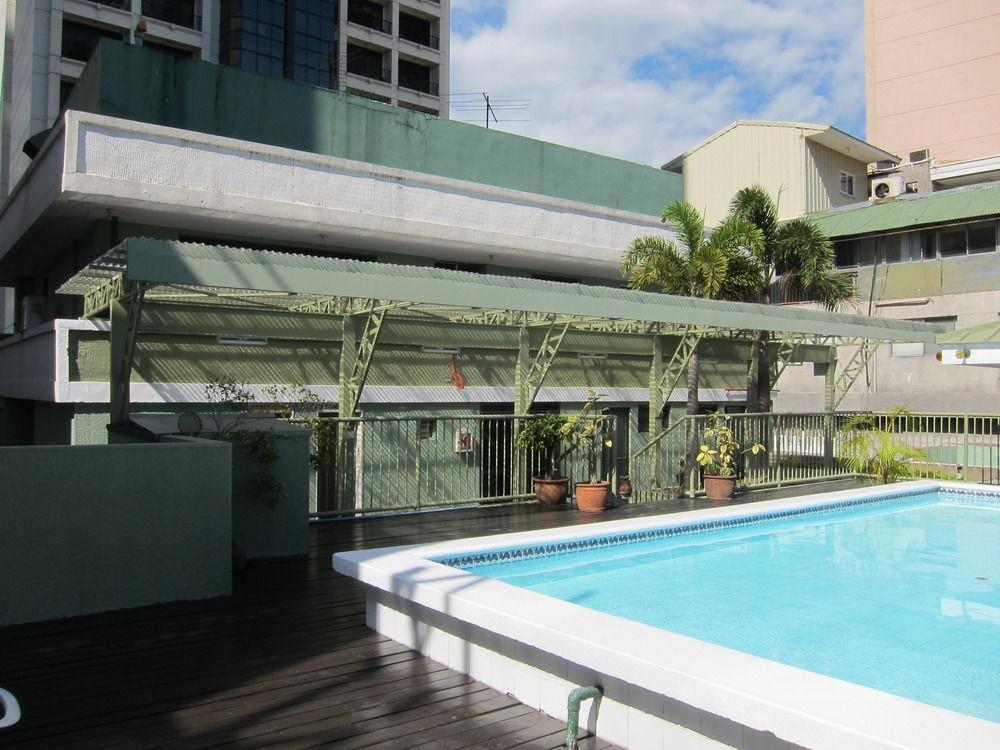The Charter House Hotell Makati City Exteriör bild