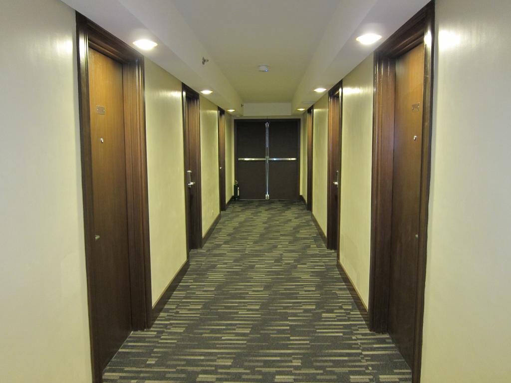 The Charter House Hotell Makati City Exteriör bild