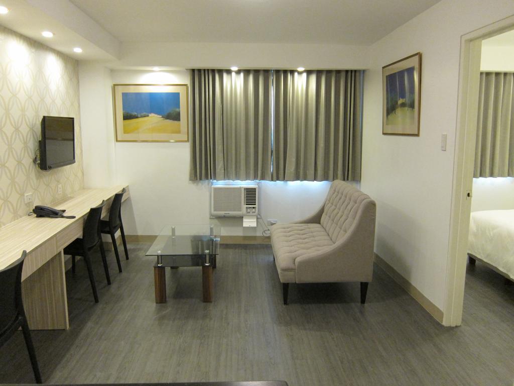 The Charter House Hotell Makati City Exteriör bild