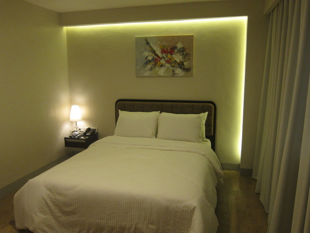 The Charter House Hotell Makati City Exteriör bild