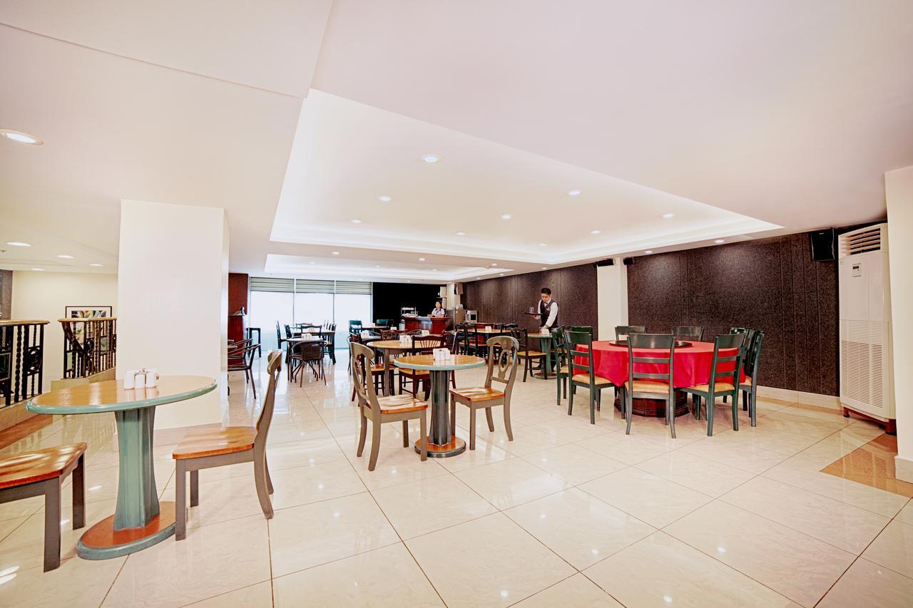 The Charter House Hotell Makati City Exteriör bild