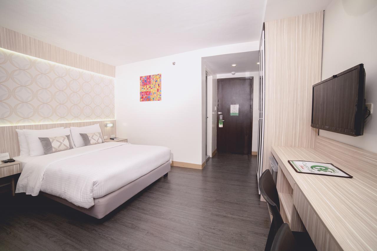 The Charter House Hotell Makati City Exteriör bild