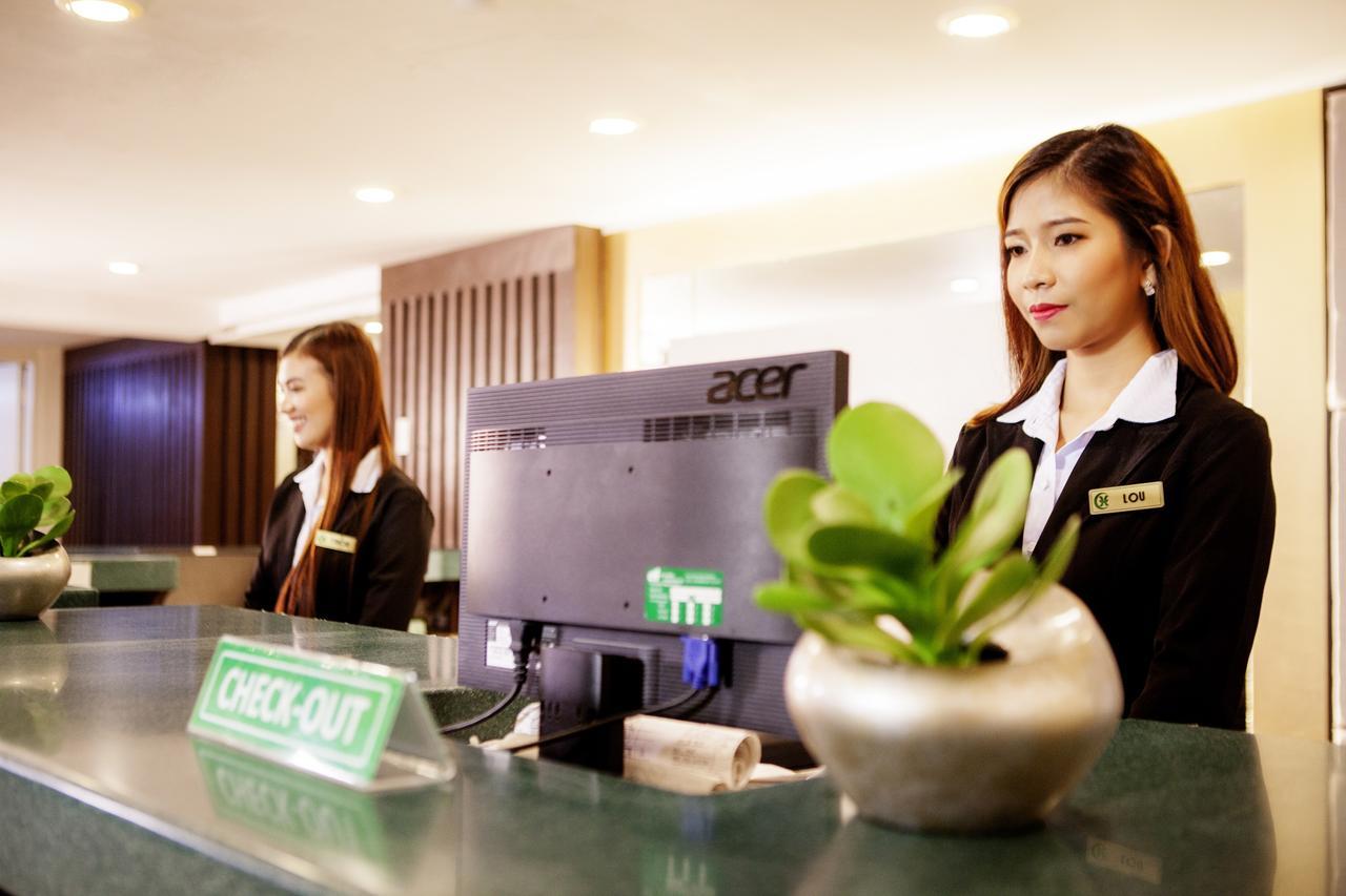 The Charter House Hotell Makati City Exteriör bild