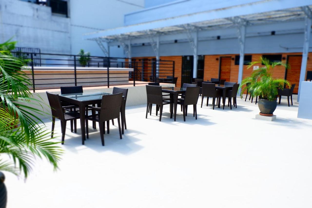 The Charter House Hotell Makati City Exteriör bild